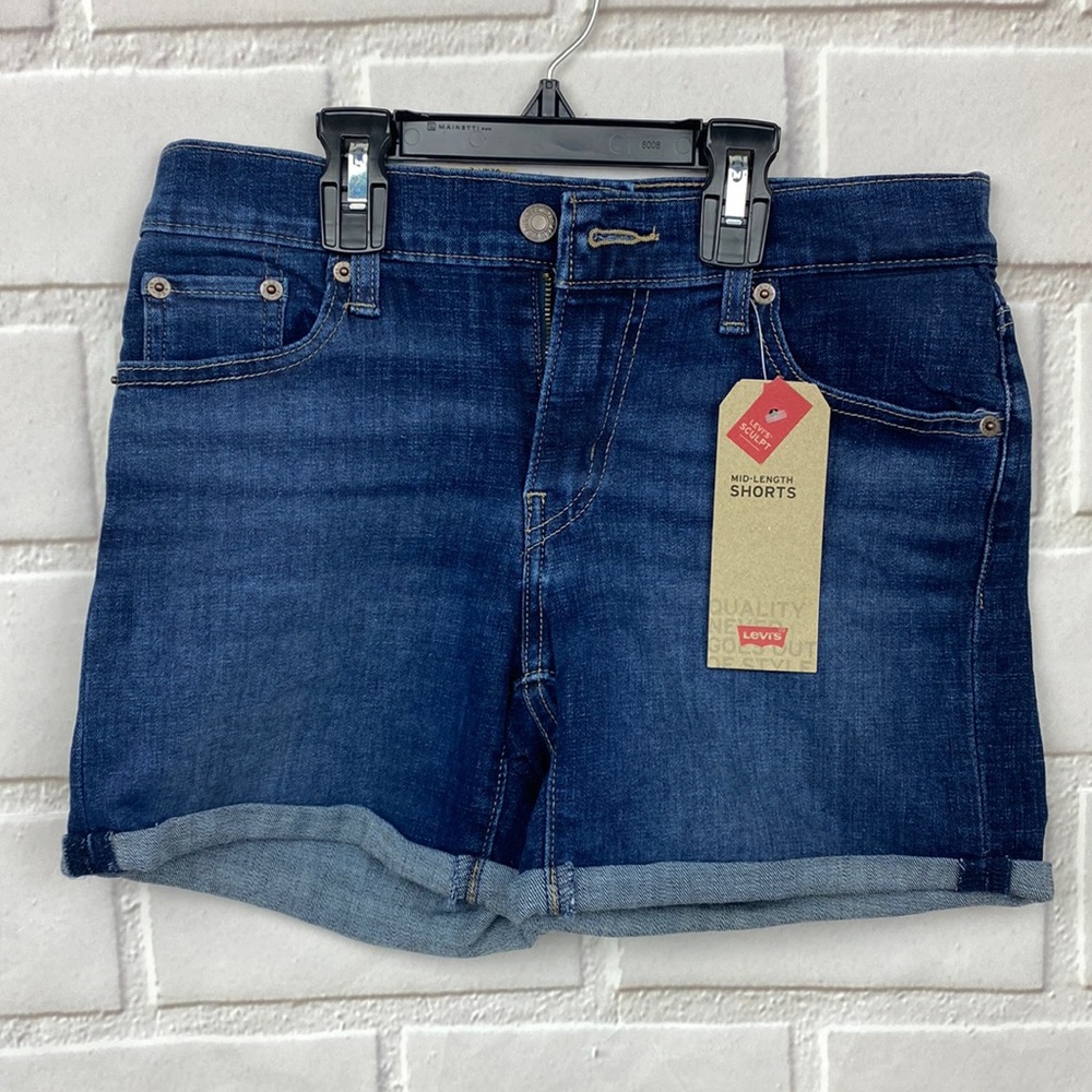 Levi’s mid length shorts mid rise slim through hip size 2 W26 NWT